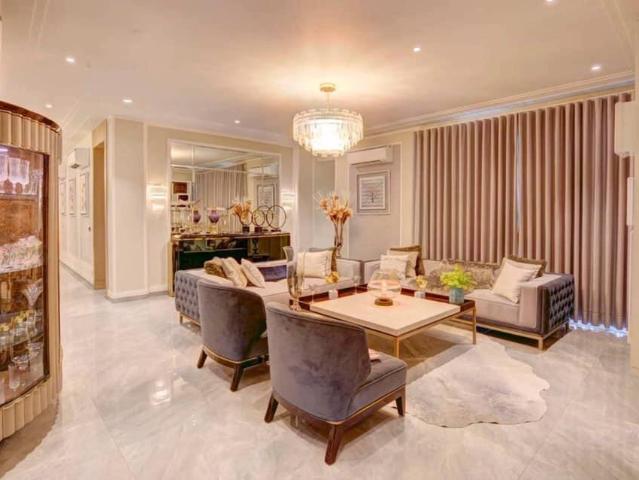 Resale | 3 BHK + Servant Room 2600 Sq.Ft. Apartment in Aerocity