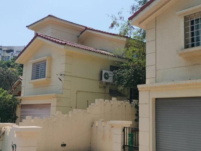 Resale | 3 BHK + Servant Room 2600 Sq.Ft. Apartment in Gera Greensville