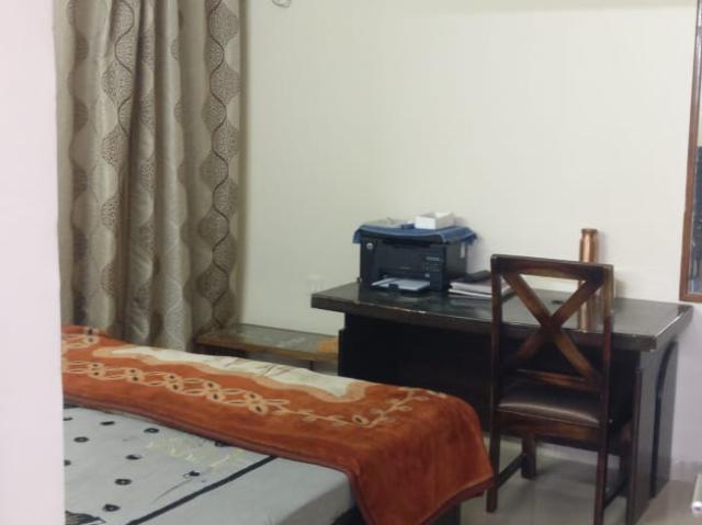 Resale | 3 BHK + Servant Room 2600 Sq.Ft. Apartment in Unitech The Close North