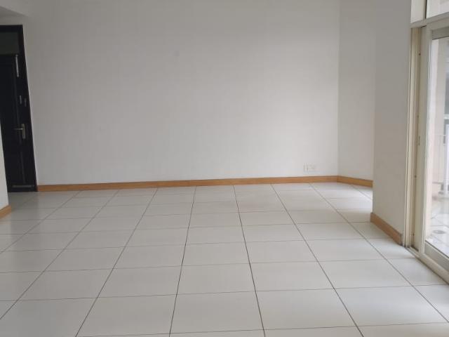 Resale | 3 BHK + Servant Room 2610 Sq.Ft. Apartment in Jaypee Kalypso Court