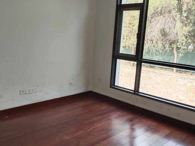Resale | 3 BHK + Servant Room 2622 Sq.Ft. Apartment in Jaypee Imperial Court