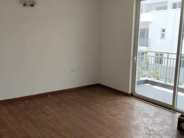 Resale | 3 BHK + Servant Room 2625 Sq.Ft. Apartment in Jaypee Kalypso Court