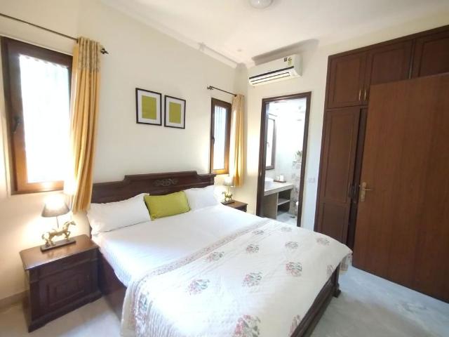 Resale | 3 BHK + Servant Room 2650 Sq.Ft. Apartment in DLF Windsor Court