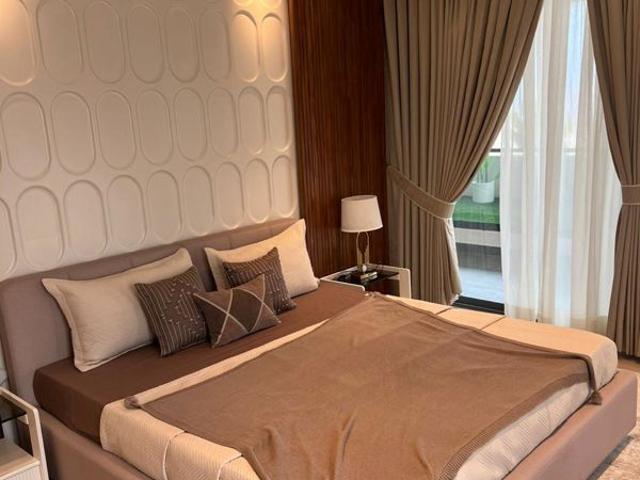 Resale | 3 BHK + Servant Room 2651 Sq.Ft. Apartment in Noble Aurellia