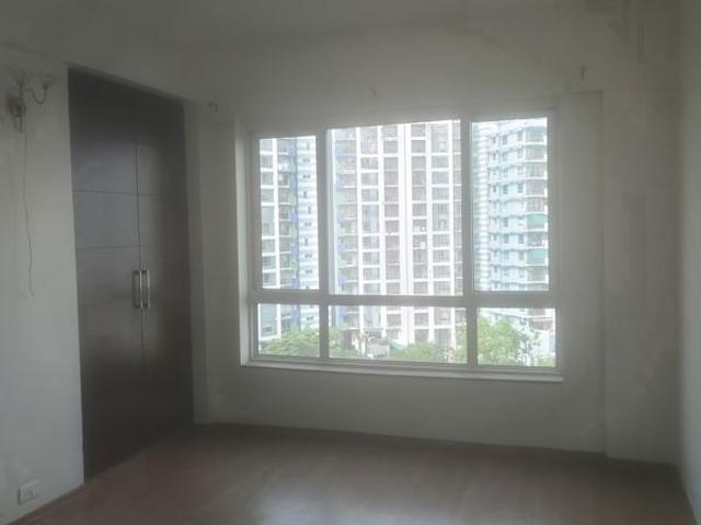 Resale | 3 BHK + Servant Room 2700 Sq.Ft. Apartment in Unitech Uniworld City