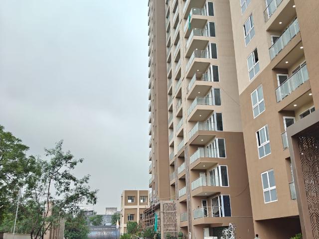 Resale | 3 BHK + Servant Room 2750 Sq.Ft. Apartment in Godrej South Estate Okhla