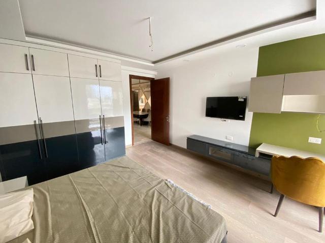Resale | 3 BHK + Servant Room 2781 Sq.Ft. Apartment in Ambience Creacions