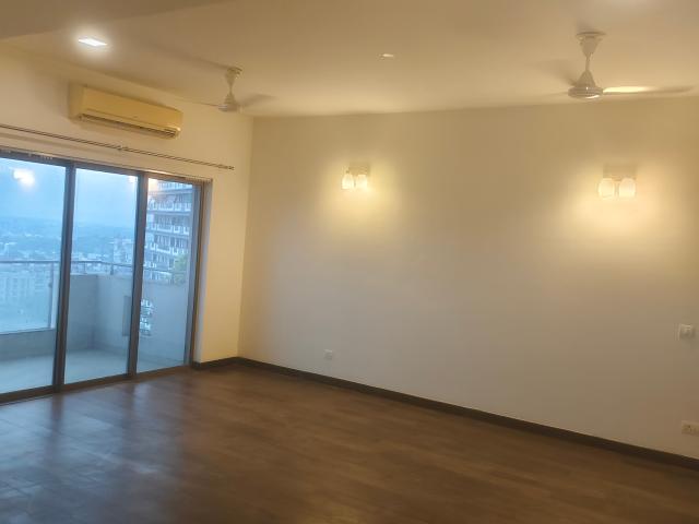 Resale | 3 BHK + Servant Room 2875 Sq.Ft. Apartment in Emaar The Palm Springs