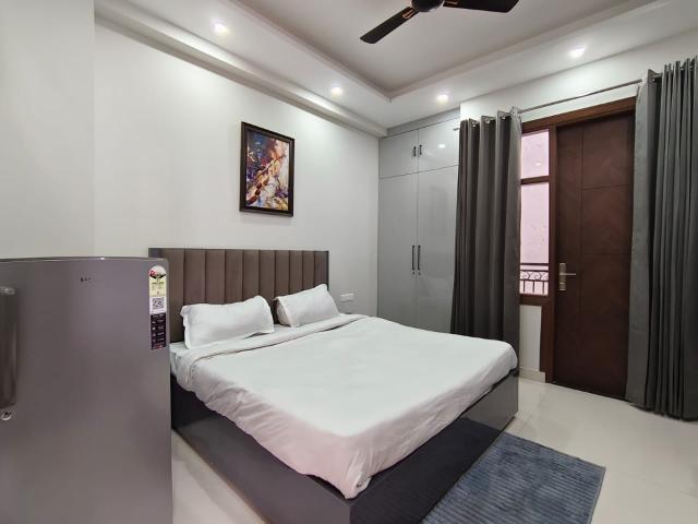 Resale | 3 BHK + Servant Room 2917 Sq.Ft. Apartment in DLF The Belaire