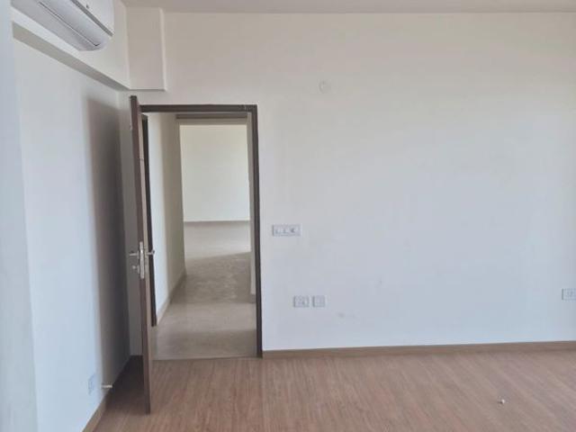 Resale | 3 BHK + Servant Room 2002 Sq.Ft. Apartment in Godrej Meridien