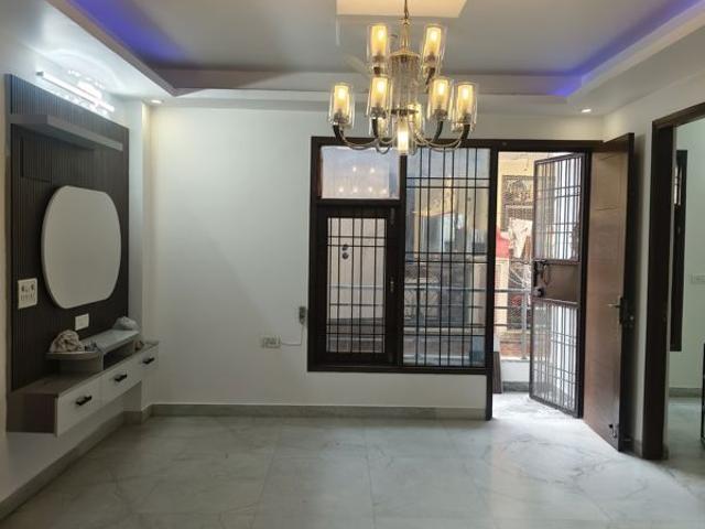 Resale | 3 BHK + Servant Room 200 Sq.Yd. Apartment in Malviya Nagar
