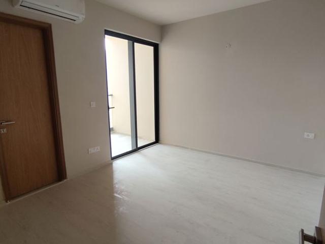 Resale | 3 BHK + Servant Room 2032 Sq.Ft. Apartment in M3M Skywalk