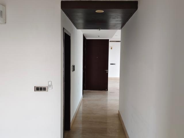 Resale | 3 BHK + Servant Room 2032 Sq.Ft. Apartment in M3M Skywalk