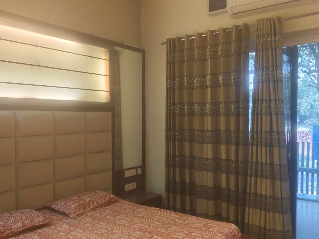 Resale | 3 BHK + Servant Room 2040 Sq.Ft. Apartment in DLF Richmond Park