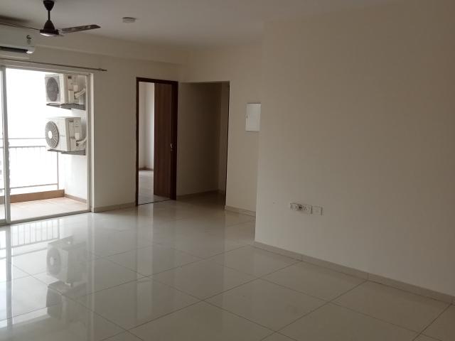 Resale | 3 BHK + Servant Room 2045 Sq.Ft. Apartment in Ireo Skyon