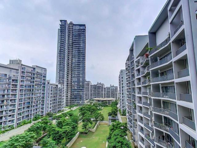 Resale | 3 BHK + Servant Room 2045 Sq.Ft. Apartment in Ireo Skyon