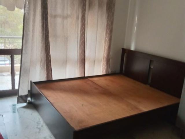 Resale | 3 BHK + Servant Room 2050 Sq.Ft. Apartment in Sector 57