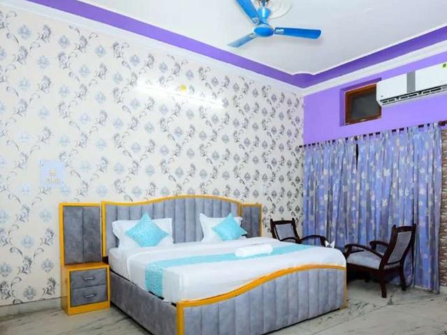 Resale | 3 BHK + Servant Room 2050 Sq.Ft. Apartment in Shalimar Emerald