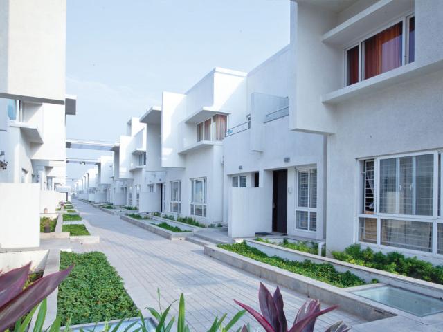 Resale | 3 BHK + Servant Room 2050 Sq.Ft. Villa in Rohan Mithila