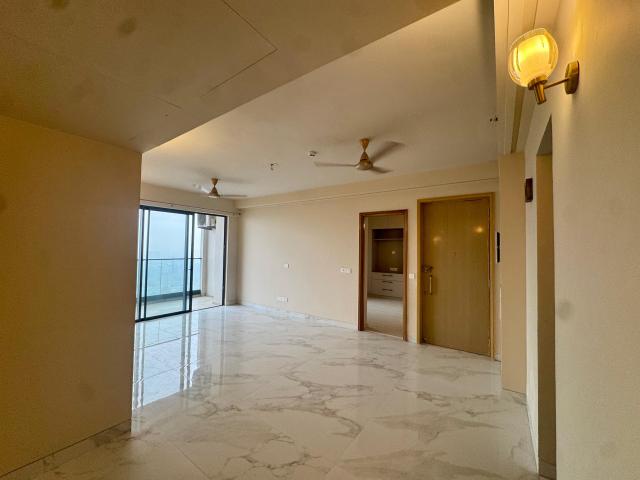 Resale | 3 BHK + Servant Room 2054 Sq.Ft. Apartment in M3M Sky City