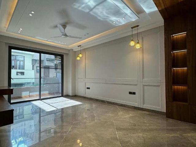 Resale | 3 BHK + Servant Room 2054 Sq.Ft. Apartment in M3M Sky City