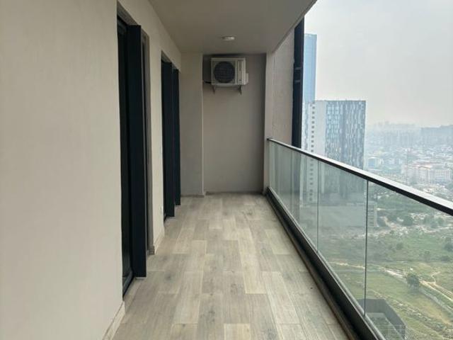 Resale | 3 BHK + Servant Room 2054 Sq.Ft. Apartment in M3M Sky City