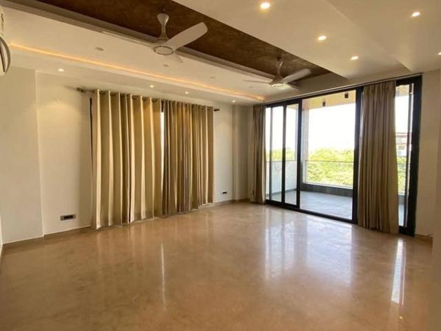 Resale | 3 BHK + Servant Room 2054 Sq.Ft. Apartment in M3M Sky City
