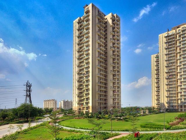 Resale | 3 BHK + Servant Room 2075 Sq.Ft. Apartment in Conscient Heritage Max