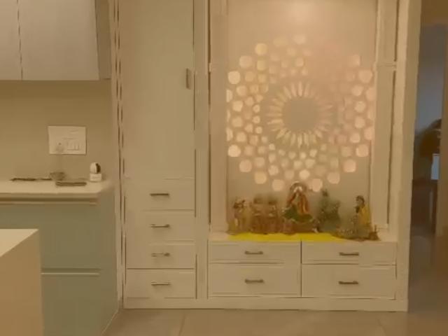 Resale | 3 BHK + Servant Room 2075 Sq.Ft. Apartment in VVIP Mangal