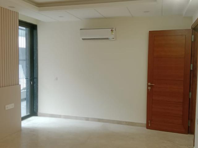 Resale | 3 BHK + Servant Room 2086 Sq.Ft. Apartment in DLF The Primus