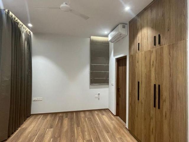 Resale | 3 BHK + Servant Room 2095 Sq.Ft. Apartment in Conscient Hines Elevate