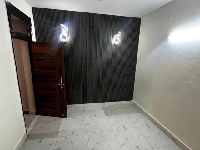 Resale | 3 BHK + Servant Room 2100 Sq.Ft. Apartment in DLF The Ultima