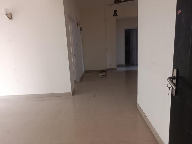 Resale | 3 BHK + Servant Room 2125 Sq.Ft. Apartment in Amrapali Heartbeat City