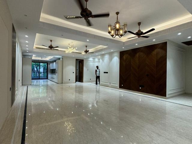 Resale | 3 BHK + Servant Room 2125 Sq.Ft. Apartment in Emaar The Palm Drive The Premier Terraces