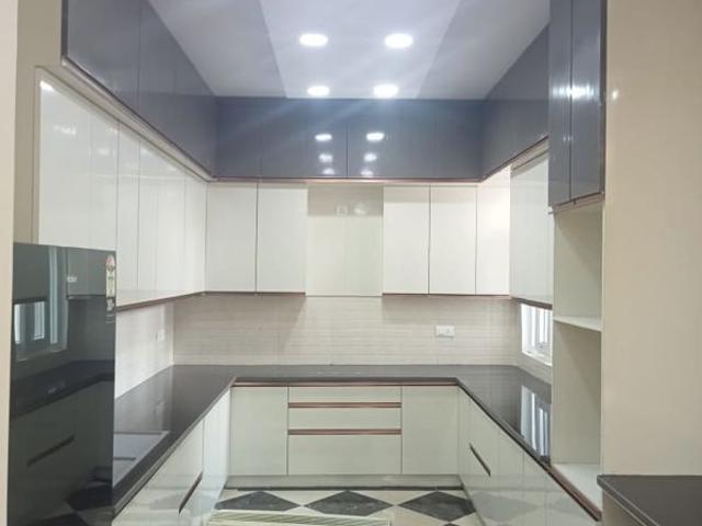 Resale | 3 BHK + Servant Room 217 Sq.Yd. Apartment in Defence Colony