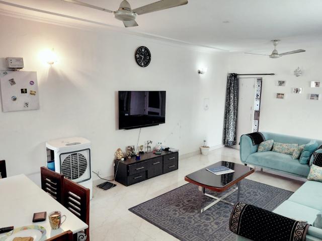 Resale | 3 BHK + Servant Room 2150 Sq.Ft. Apartment in Silverglades Hightown