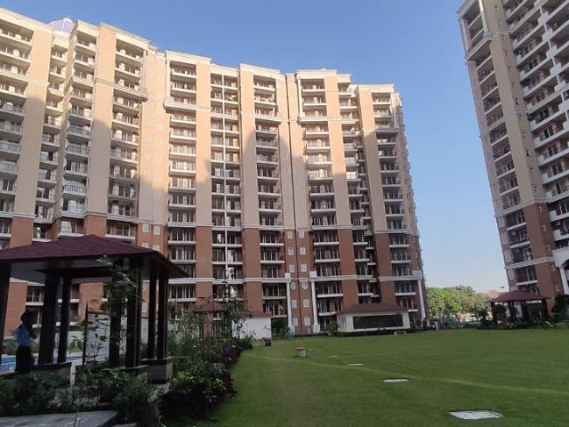 Resale | 3 BHK + Servant Room 2155 Sq.Ft. Apartment in Ambika Florence Park