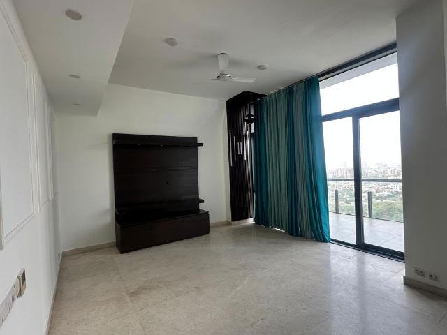 Resale | 3 BHK + Servant Room 2164 Sq.Ft. Apartment in Ireo The Grand Arch