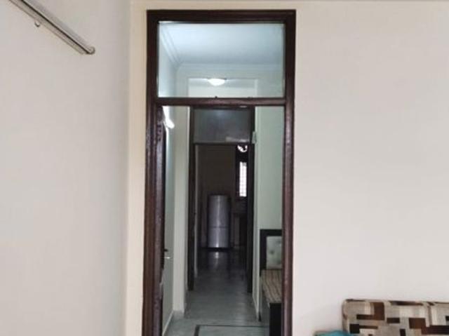 Resale | 3 BHK + Servant Room 216 Sq.Yd. Apartment in Defence Colony