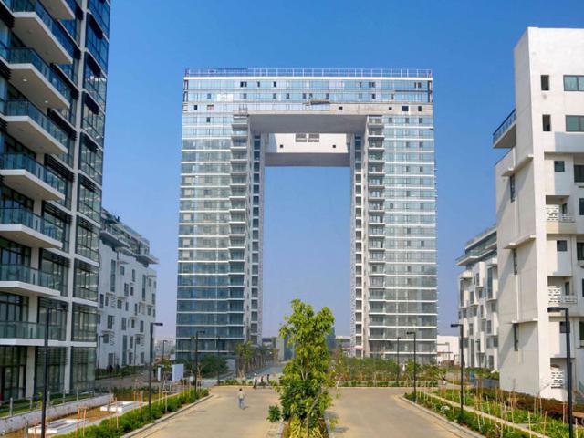 Resale | 3 BHK + Servant Room 2174 Sq.Ft. Apartment in Ireo The Grand Arch