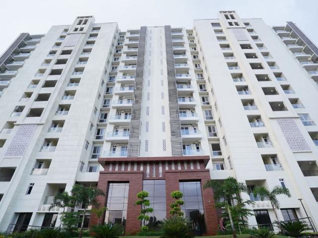 Resale | 3 BHK + Servant Room 2230 Sq.Ft. Apartment in Crest Golf Ridge Tower