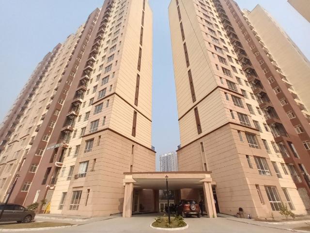 Resale | 3 BHK + Servant Room 2232 Sq.Ft. Apartment in Jaypee Greens Knight Court