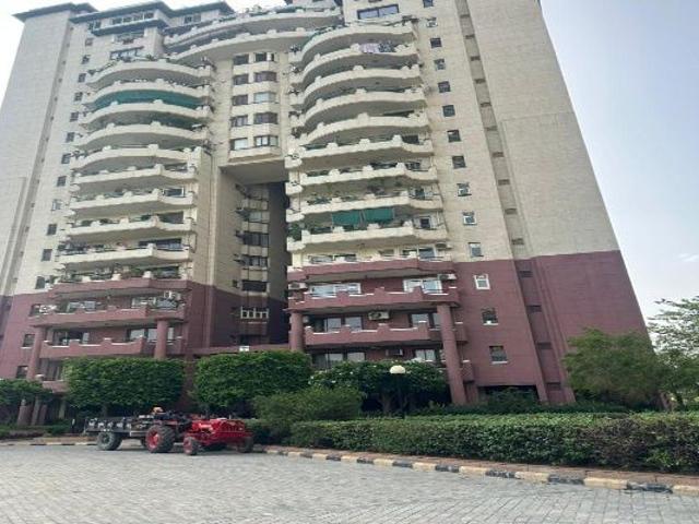 Resale | 3 BHK + Servant Room 2265 Sq.Ft. Apartment in Unitech Palms