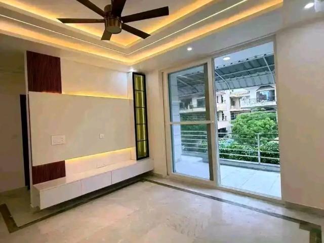 Resale | 3 BHK + Servant Room 2282 Sq.Ft. Apartment in DLF Park Place