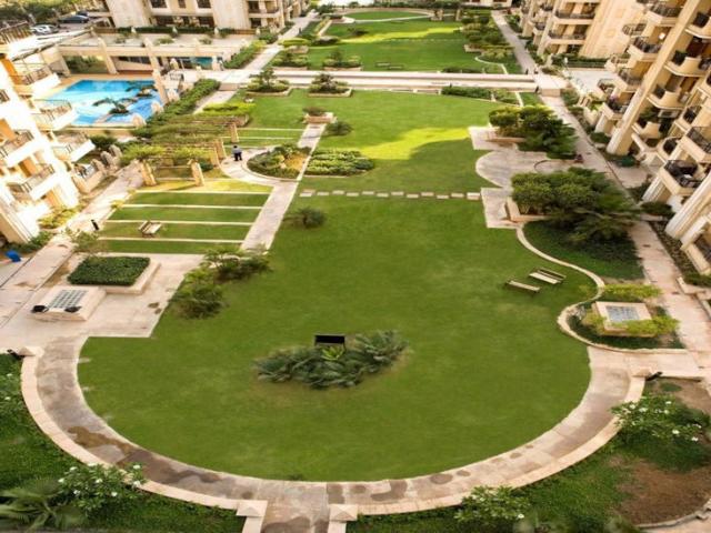 Resale | 3 BHK + Servant Room 2300 Sq.Ft. Apartment in ATS Golf Meadows