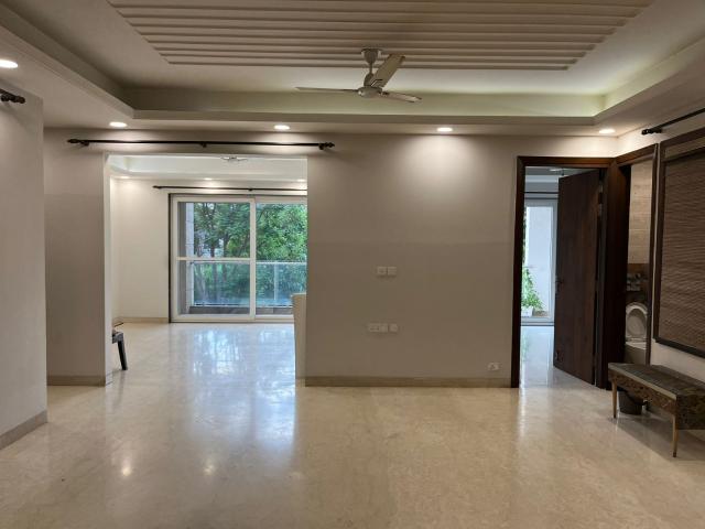Resale | 3 BHK + Servant Room 2311 Sq.Ft. Apartment in Raheja Atlantis