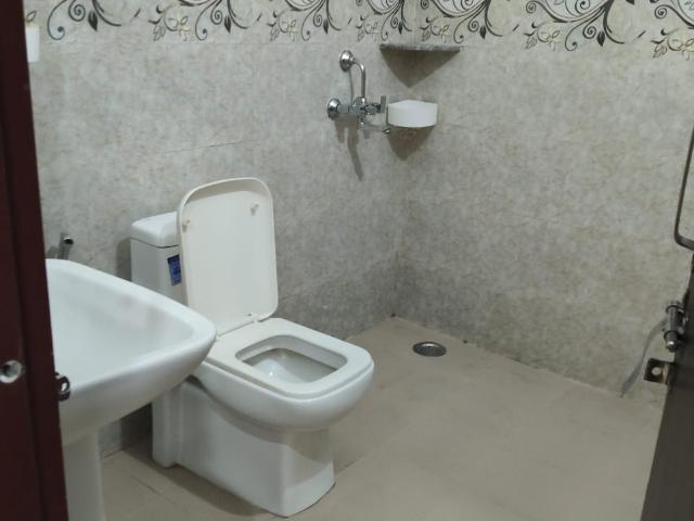 Resale | 3 BHK + Servant Room 2311 Sq.Ft. Apartment in Raheja Atlantis