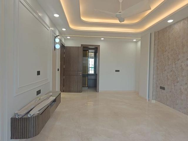 Resale | 3 BHK + Servant Room 2350 Sq.Ft. Apartment in Raheja Atlantis