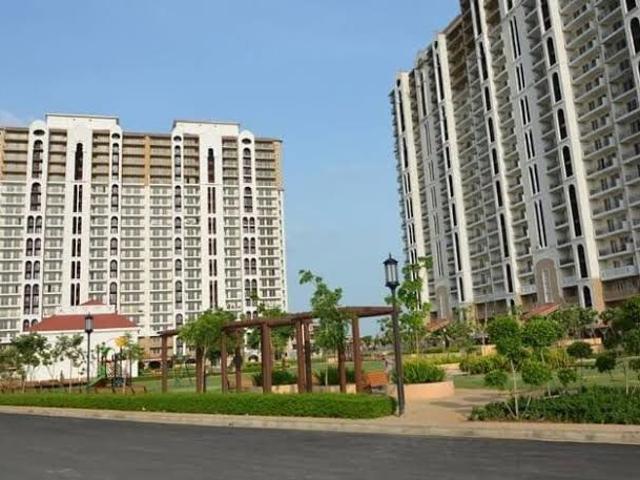 Resale | 3 BHK + Servant Room 2368 Sq.Ft. Apartment in Unitech Uniworld City