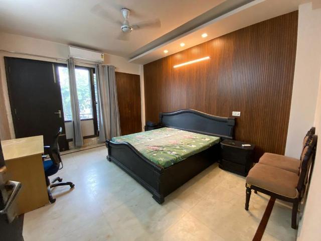Resale | 3 BHK + Servant Room 2368 Sq.Ft. Apartment in Unitech Uniworld City